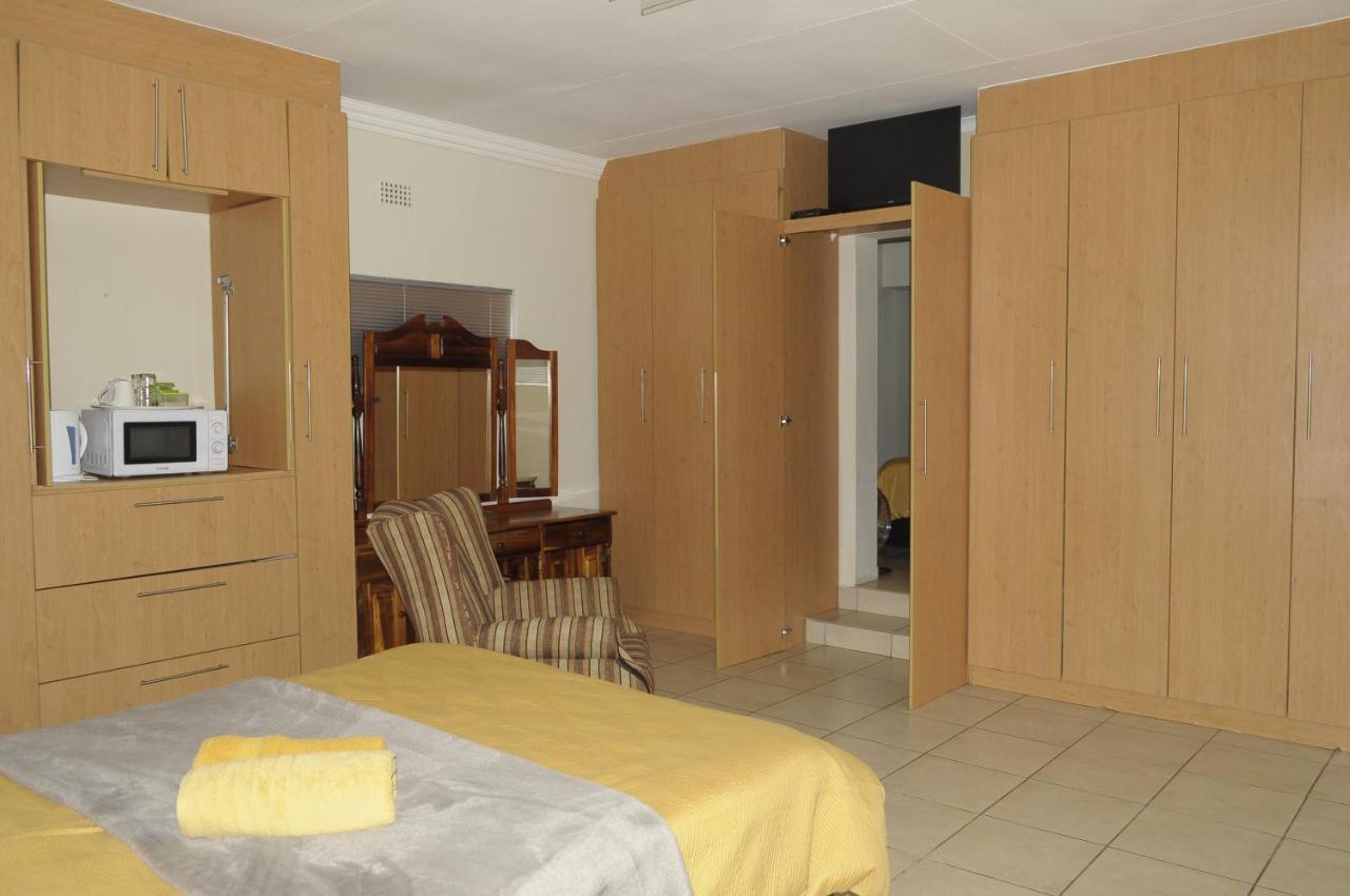 @Home Guest House Рюстенбург Экстерьер фото