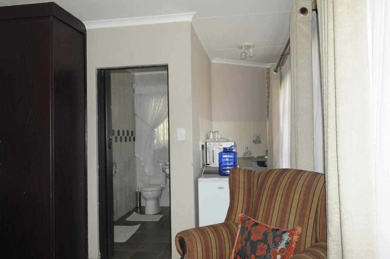 @Home Guest House Рюстенбург Экстерьер фото