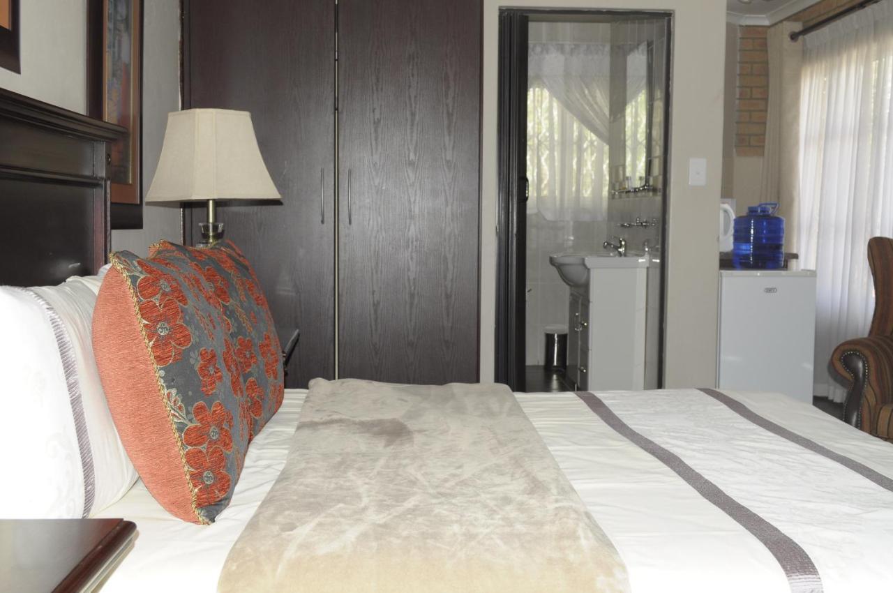 @Home Guest House Рюстенбург Экстерьер фото
