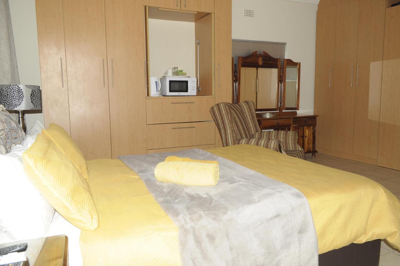 @Home Guest House Рюстенбург Экстерьер фото