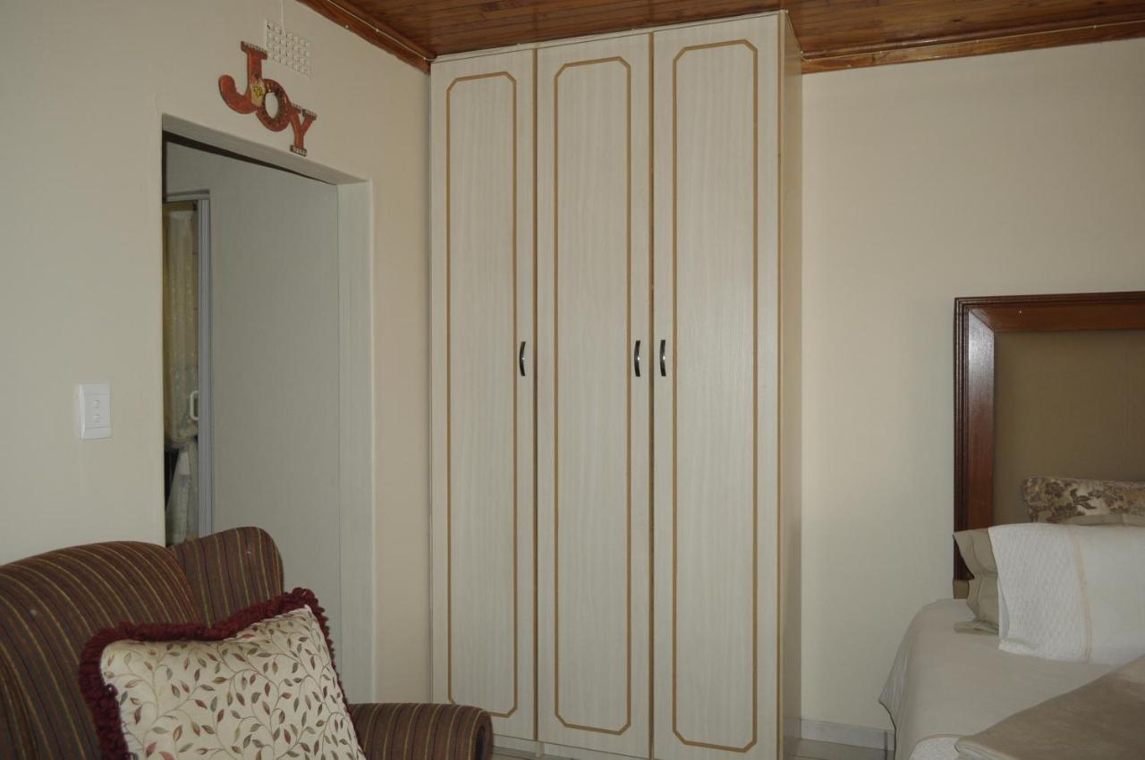 @Home Guest House Рюстенбург Экстерьер фото